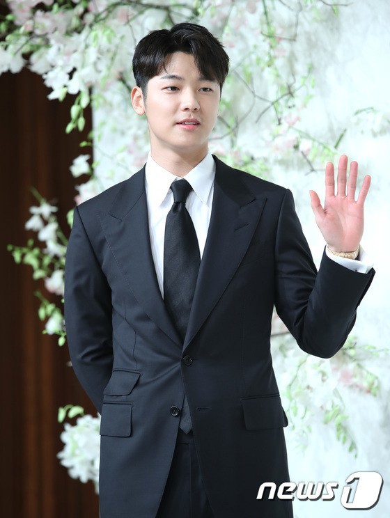 Đám cưới hội tụ toàn sao khủng: Lee Kwang Soo bỗng điển trai, Phạm Băng Băng Hàn Quốc bị mỹ nhân vô danh đè bẹp